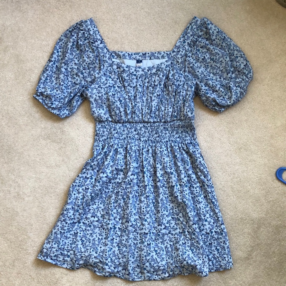 Old Navy blue floral dress. Lined. Womens size M. Never worn